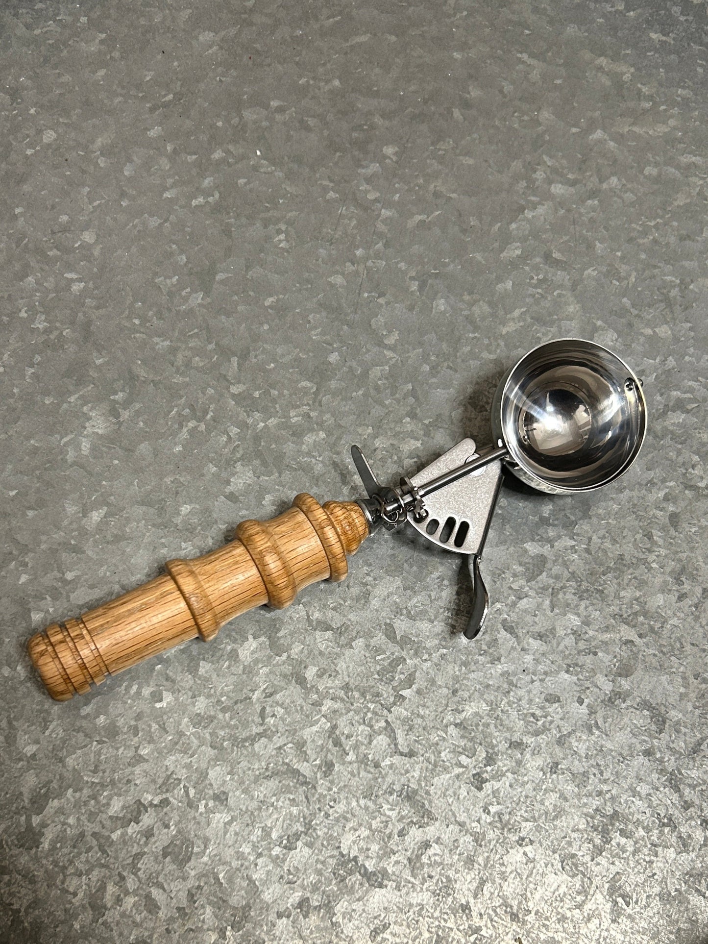 Ice Cream Scoop (Hand Turned Oak Handle)