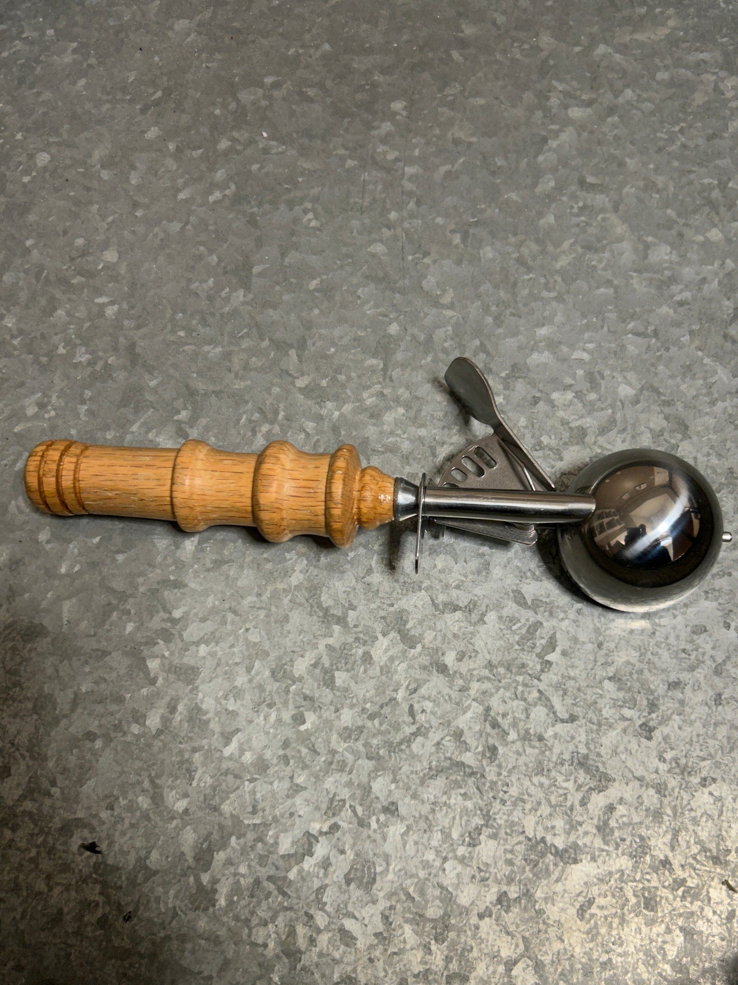 Ice Cream Scoop (Hand Turned Oak Handle)